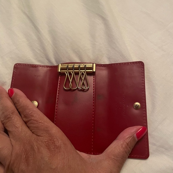 Authentic Louis Vuitton LV key holder - Picture 2 of 3